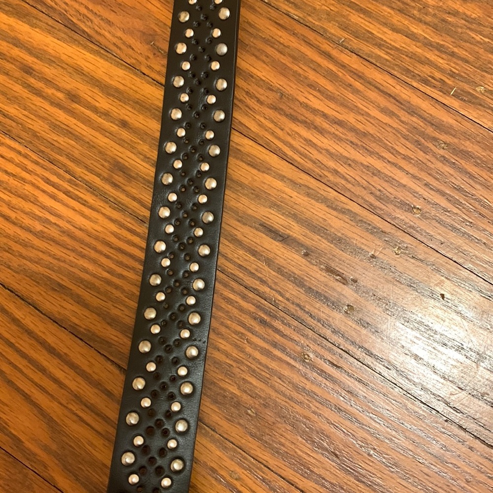 This is a very fashionable belt.